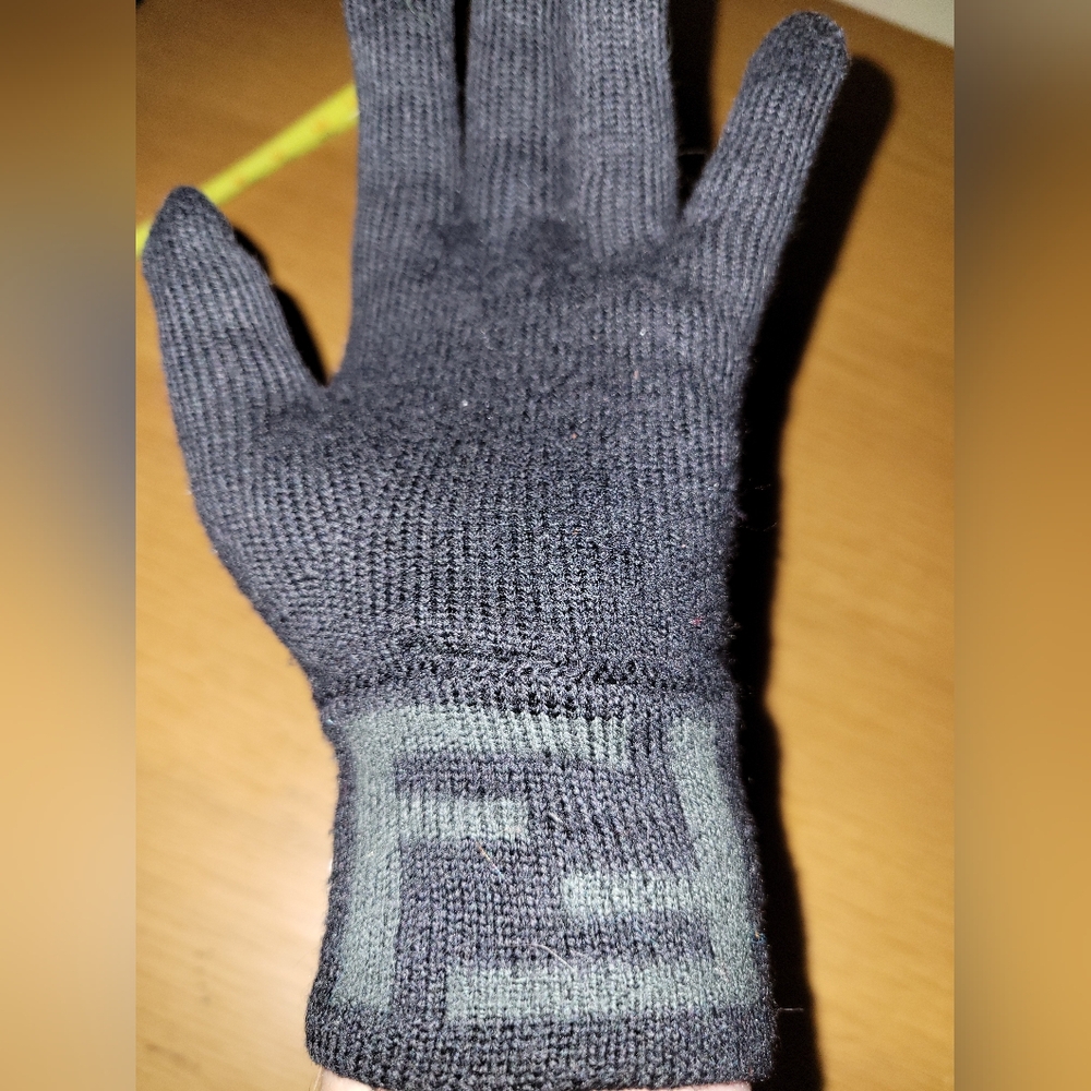 FENDI women's black gloves - Picture 8 of 9